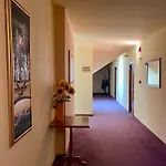 Lucy Star Готель